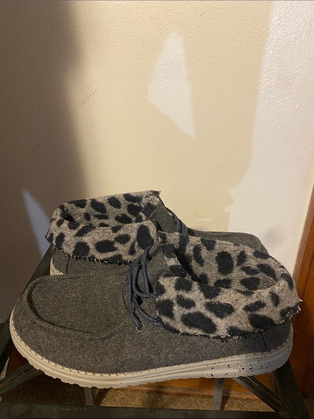 Men’s Size 10 Grey Leopard-Trim Hey Dude Cozy Slip-On Shoes